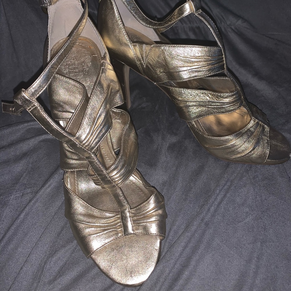 VINCE CAMUTO heels